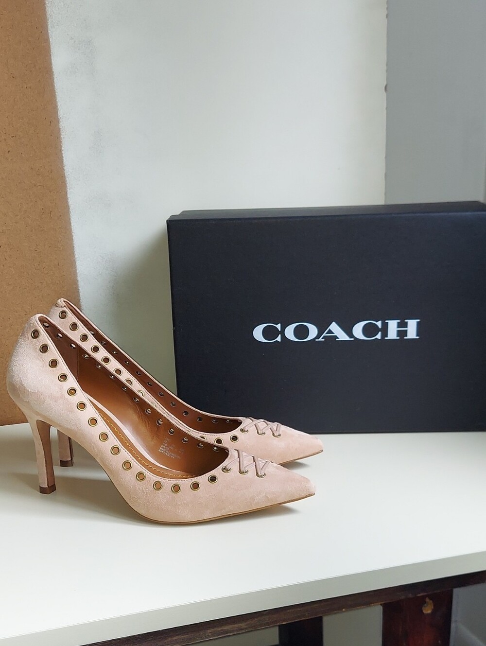 Coach Varick Suede Pale Blush Pointed Toe Grommet Pump Stiletto Heels Size 10 - Picture 2 of 13
